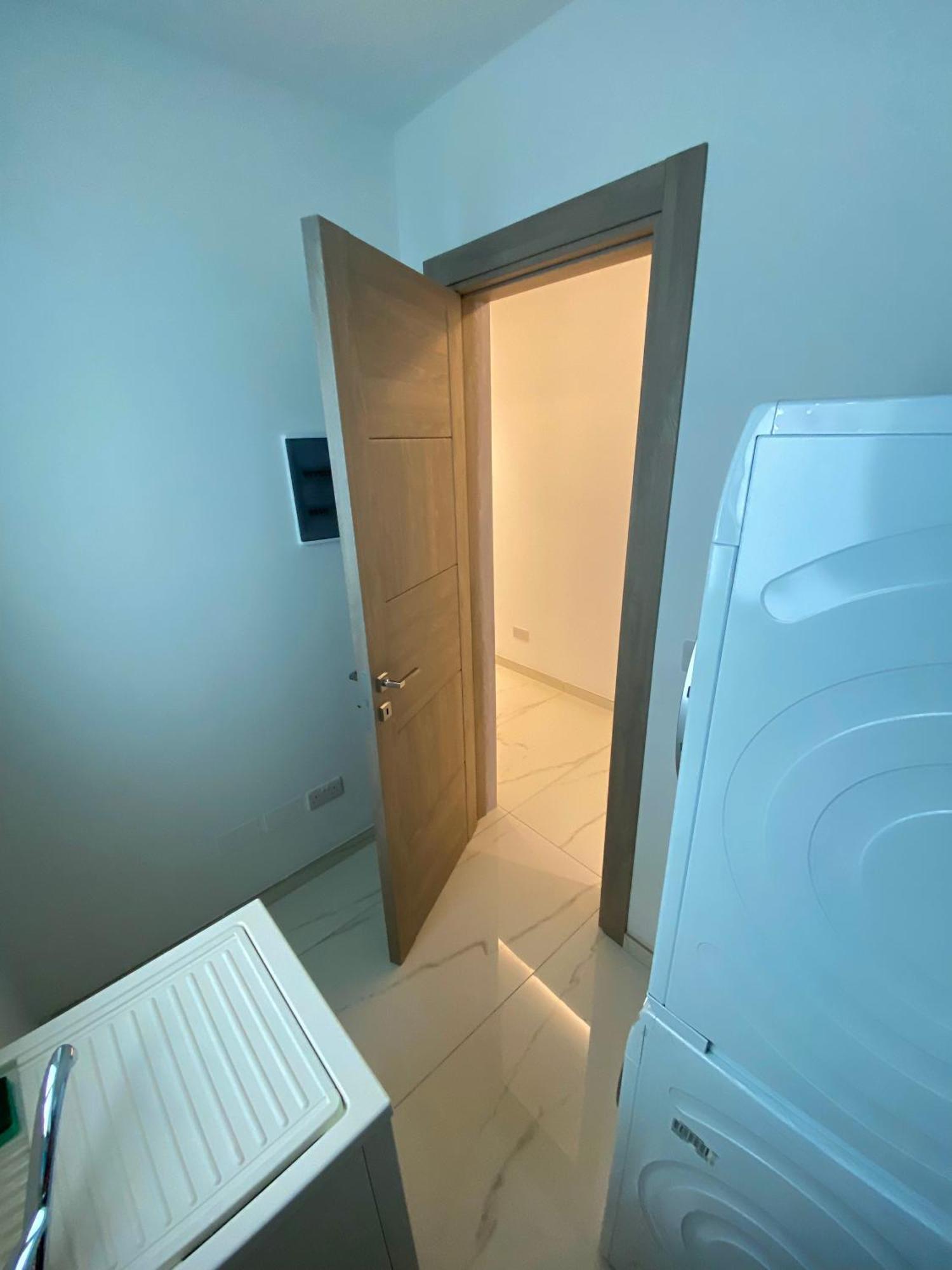 Tigne Sliema Three Bedrooms Apartment Exterior foto