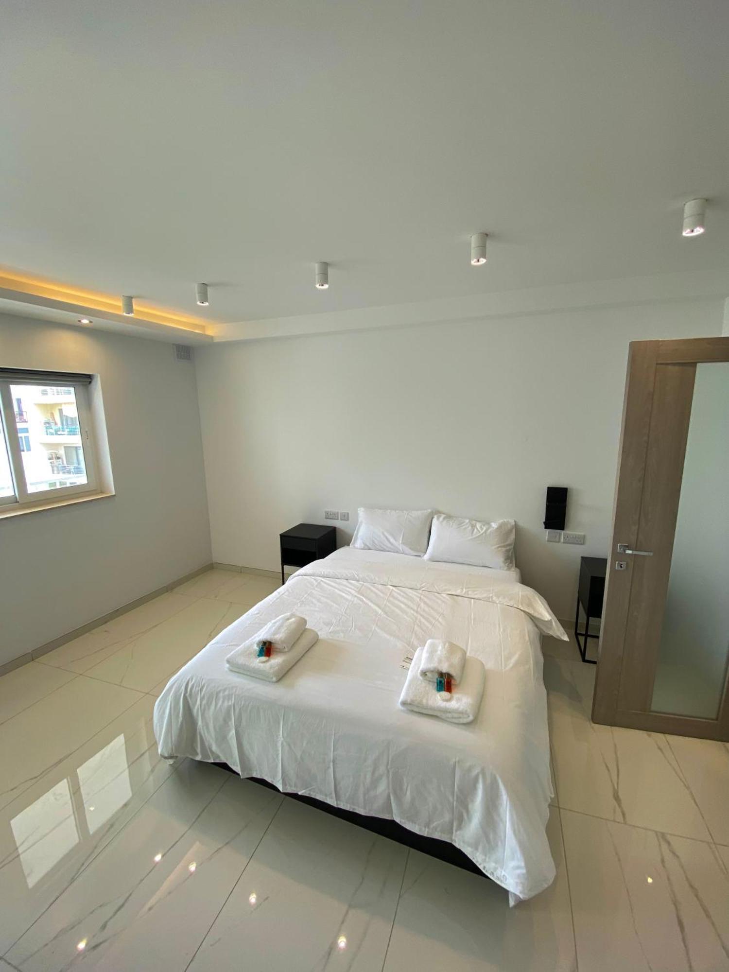 Tigne Sliema Three Bedrooms Apartment Exterior foto