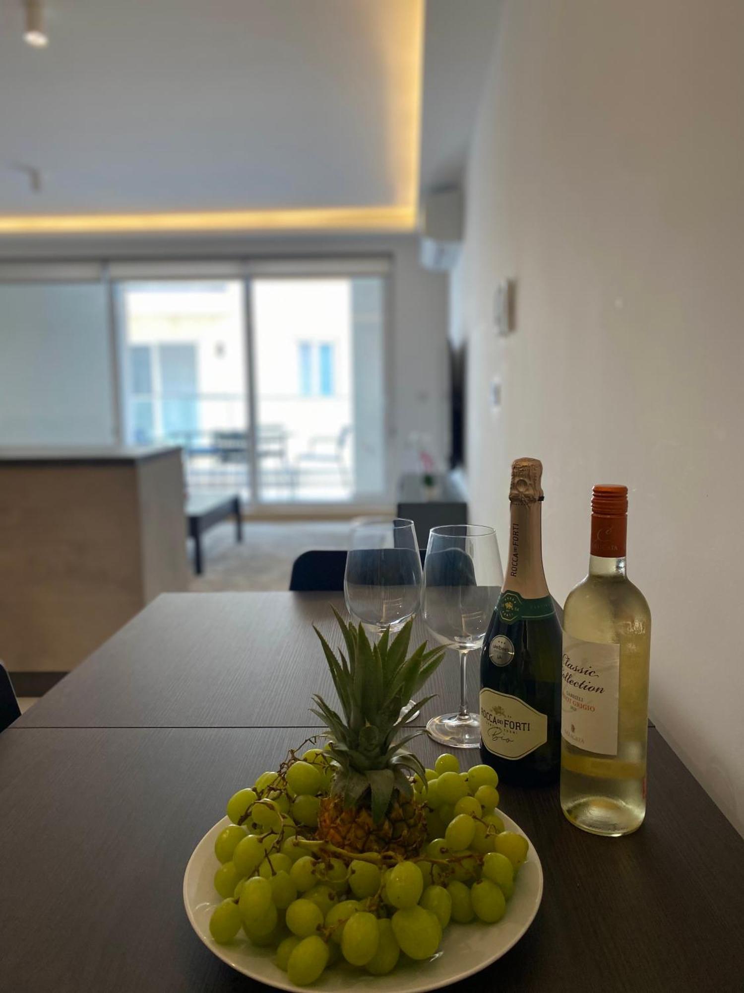 Tigne Sliema Three Bedrooms Apartment Exterior foto